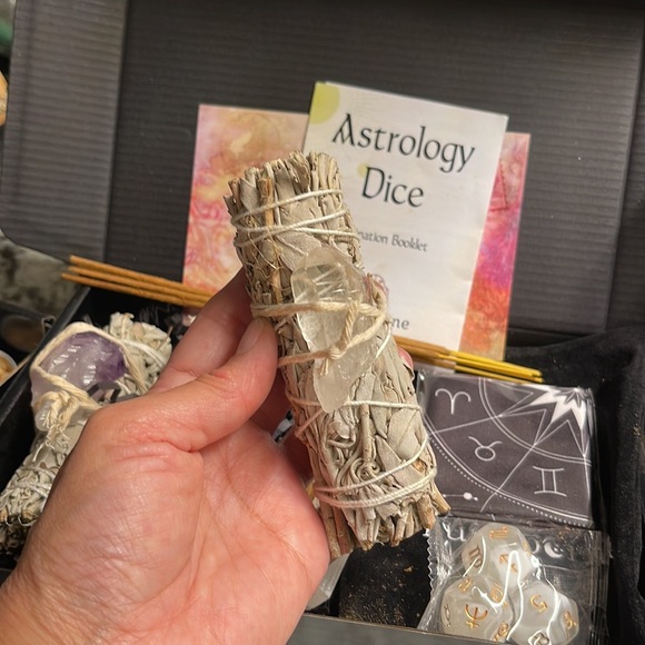 NWT Celestial Harmony Crystal & Smudge Gift Set with Astrology Dice - Picture 5 of 5